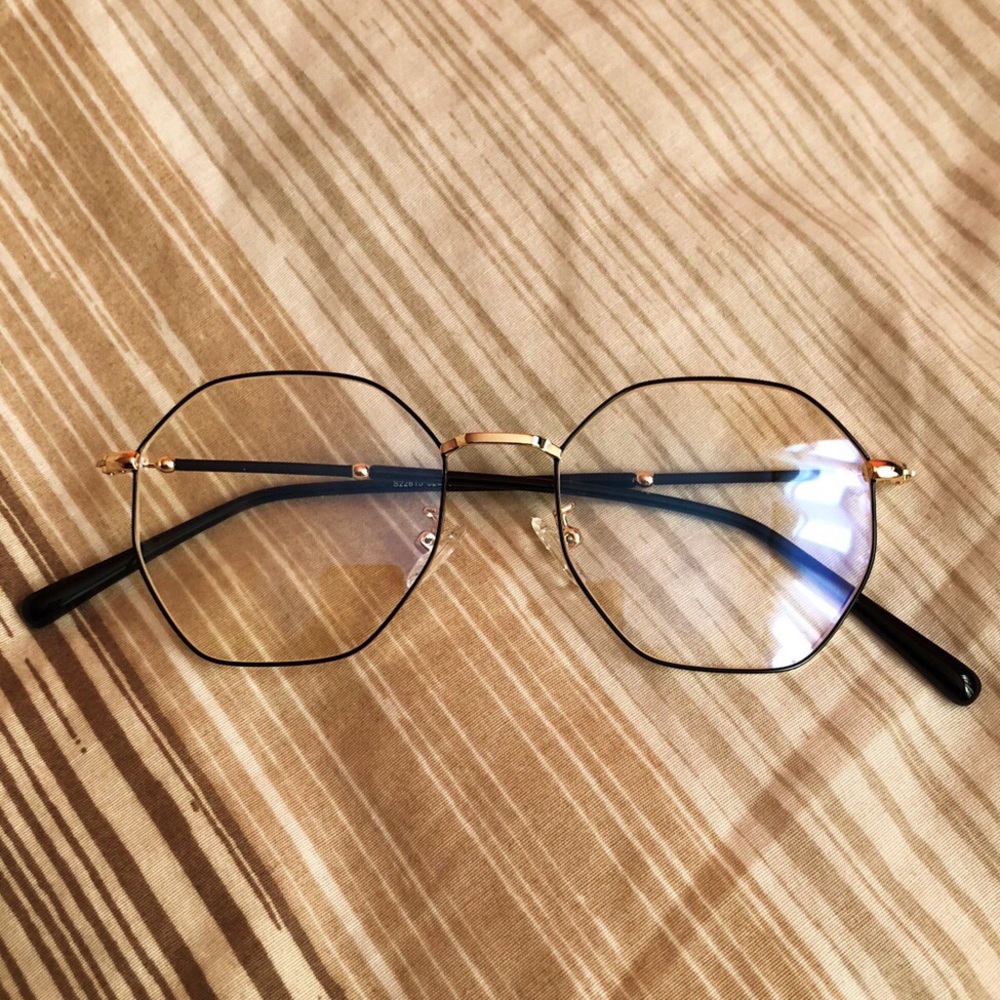 Geometric Glasses Including Case ✨